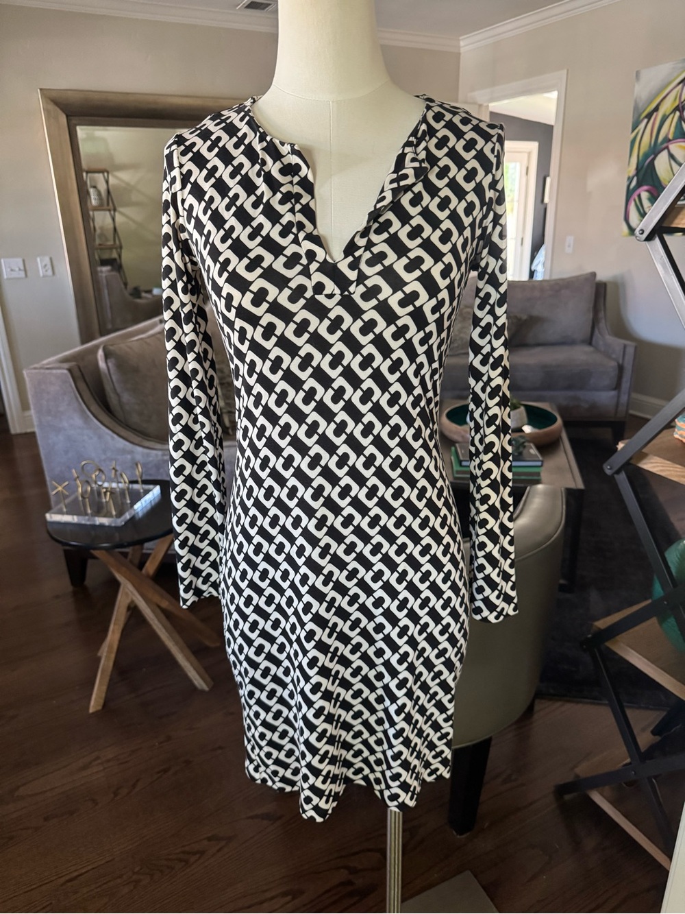 Diane Von Furstenberg Black and White Geometric V-Neck Long-Sleeve Dress